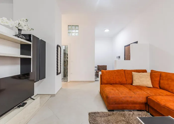 Nest Escape 2br Cozy By Pikhost 公寓